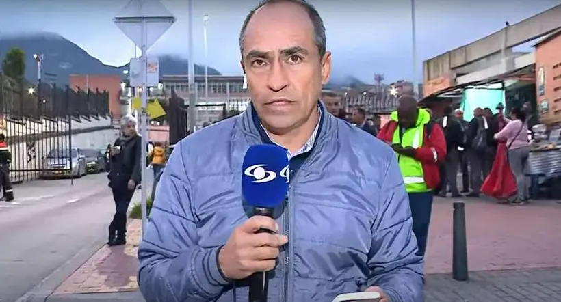 Foto de Julián Ríos, en nota de Noticias Caracol: reportero sufrió en vivo en Transmilenio de 20 de Julio, video.