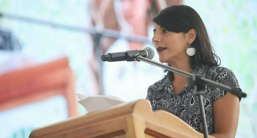 Buscamos reducción del 10 % de las tarifas de energía: ministra Irene Vélez