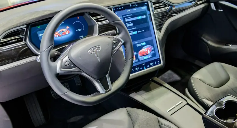 Tesla anunció que necesita revisar más de 360.000 carros en Estados Unidos por un problema con su piloto automático.