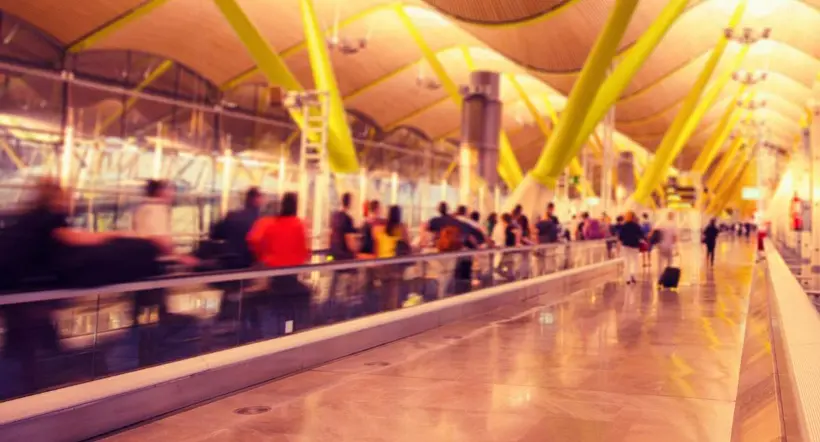 Foto de aeropuerto de Madrid, España, a propósito de cambios en controles de seguridad