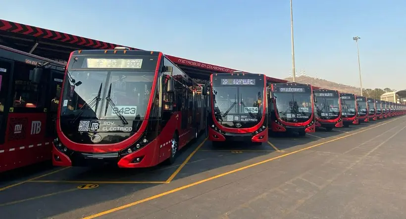 Foto de buses 100 % eléctricos que estrenó Ciudad de México