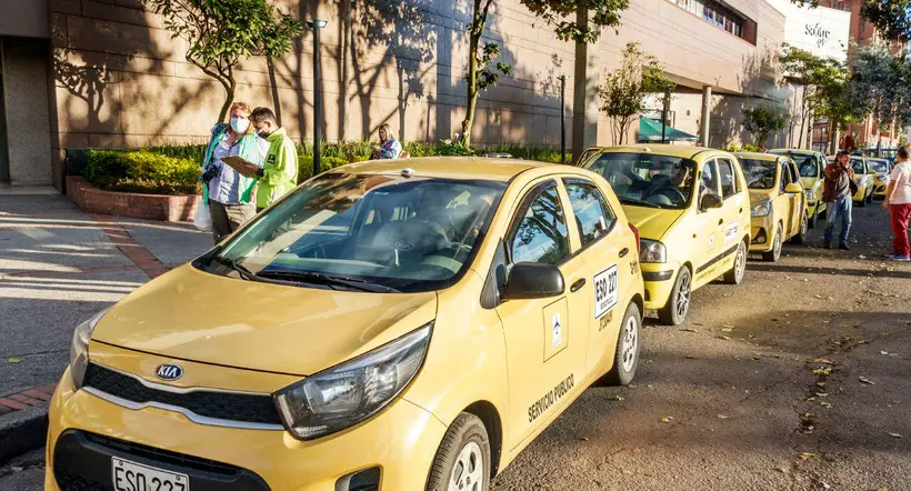 El Ministerio de Transporte reveló los 18 puntos del acuerdo que logró con el gremio de los taxistas, entre ellos, sobre gasolina y aplicaciones como Uber.