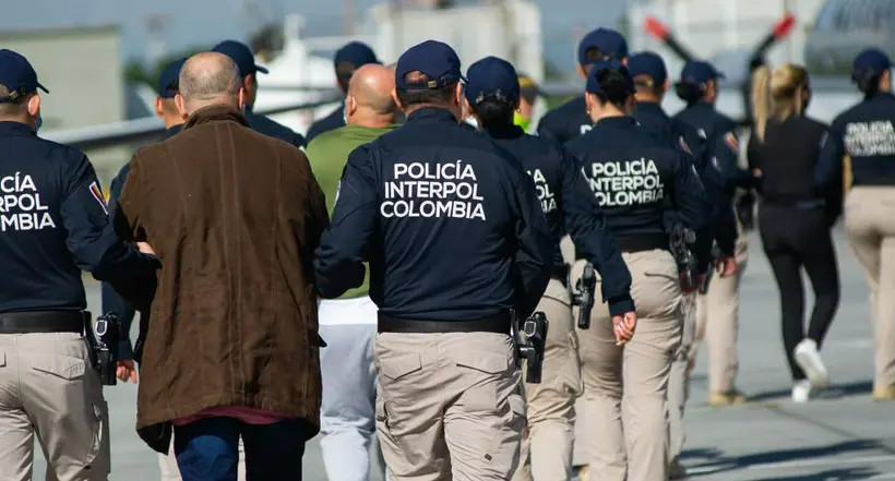 Imagen ilustrativa de una extradición a Estados Unidos desde Colombia.