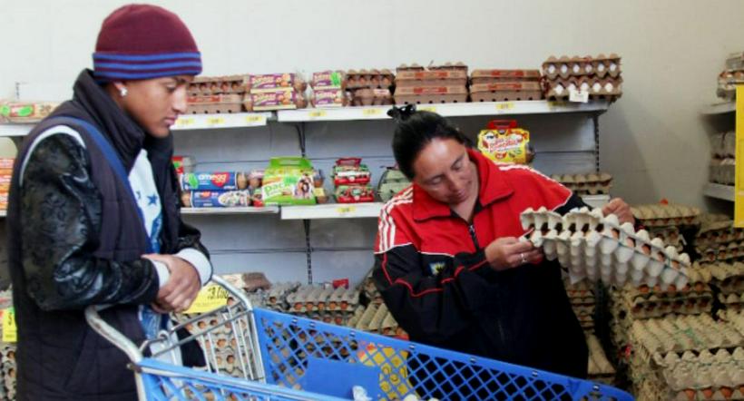 Secretaría de Integración Social entrega bonos canjeables por alimentos a personas discapacitadas