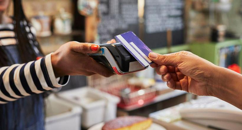 Este 24 de febrero se definió un nuevo incremento en la tasa de usura de las tarjetas de crédito, lo que afectará el bolsillo compradores en Colombia.