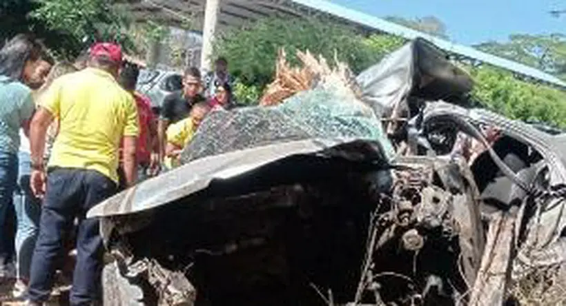 La Guajira: accidente de tránsito dejó muertos: carro se estrelló contra árbol
