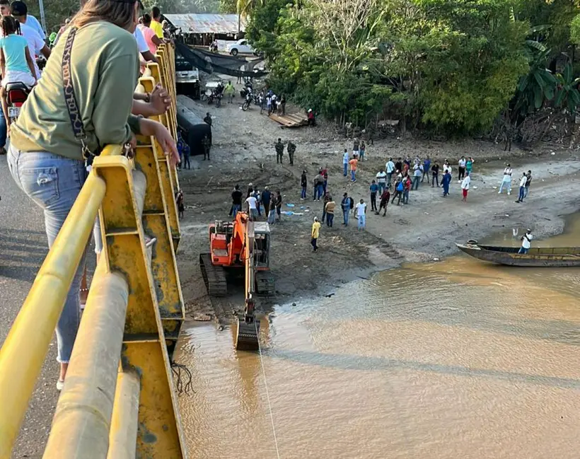 Mineros en paro en Antioquia han retenido ocho embarcaciones en el río Nechí 
