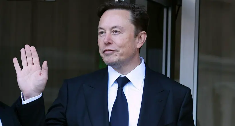 El multimillonario Elon Musk estar{ia trabajando para crear su propia compañía de inteligencia artificial.