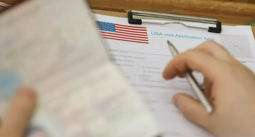 Estados Unidos y las opciones de visas temporales y permanentes para trabajar de manera legal en el país.