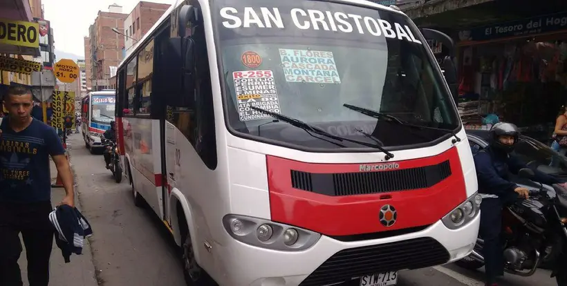 Calvario para miles de pasajeros en el occidente de Medellín por paro de buses