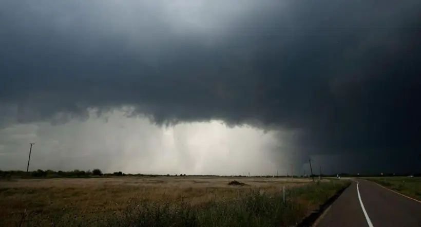 Foto de tornado a propósito de cómo impactaría a Texas