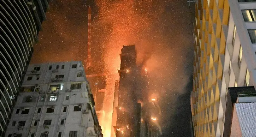 Rascacielos en llamas en Hong Kong este 3 de marzo.