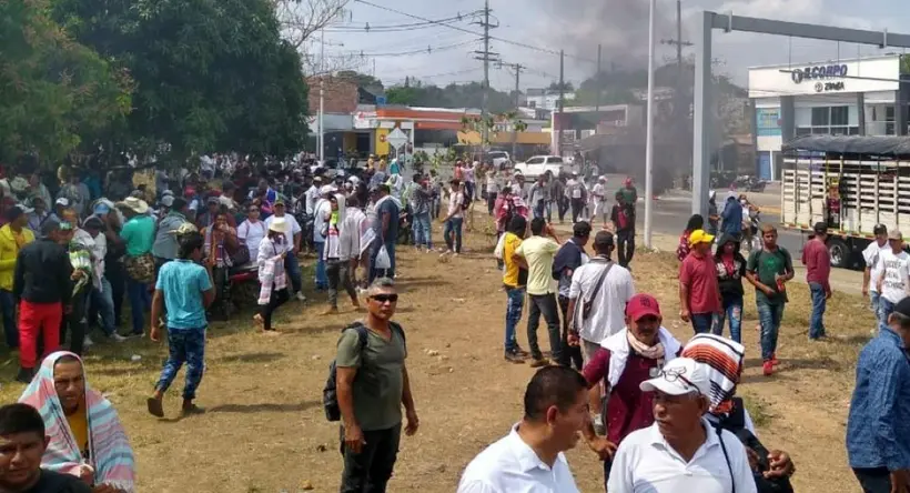 Multitudinario paro de mineros en Antioquia tiene bloqueada la Troncal a la Costa 