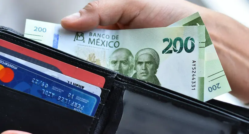 Dólar cerró con un valor por debajo de los 18 pesos mexicanos por primera vez en cinco años.