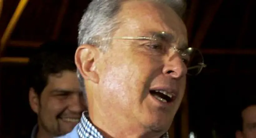 Álvaro Uribe pide que no ataquen ni descalifiquen a Nicolás Petro por dineros