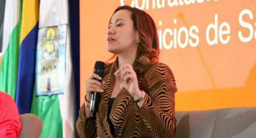 Carolina Corcho, ministra de Salud, quedó mal por micrófono que parecía apagado