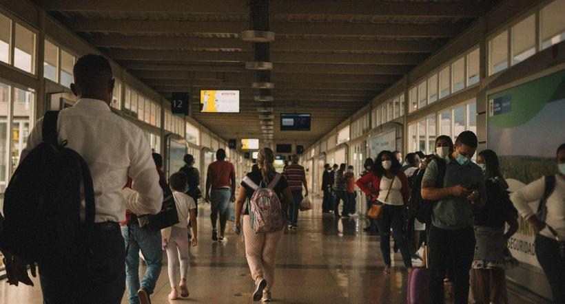 El aeropuerto de Medellín amaneció cerrado este miércoles 8 de marzo. Los pasajeros de Viva Air siguen afectados. 