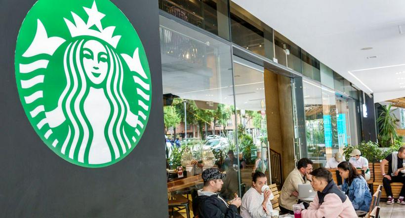 Tienda de Starbucks en Colombia ilustra quiénes son sus dueños.