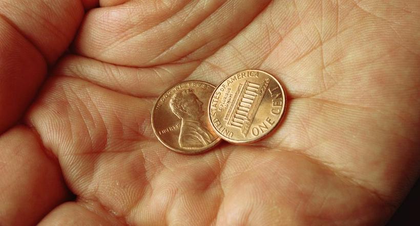 Foto de moneda de centavo en una mano, a propósito de cuál es el centavo 'millonario'
