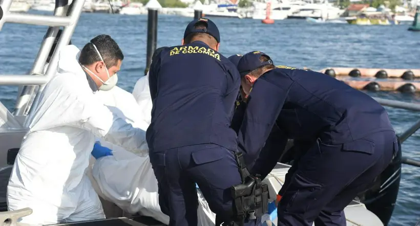 Embarcación en Cartagena naugragó con nueve tripulantes. Hay un muerto, cuatro desaparecidos y cuatro rescatados. 