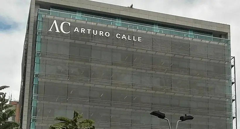 Tienda de Arturo Calle en Bogotá, en nota sobre ofertas de empleo que tiene