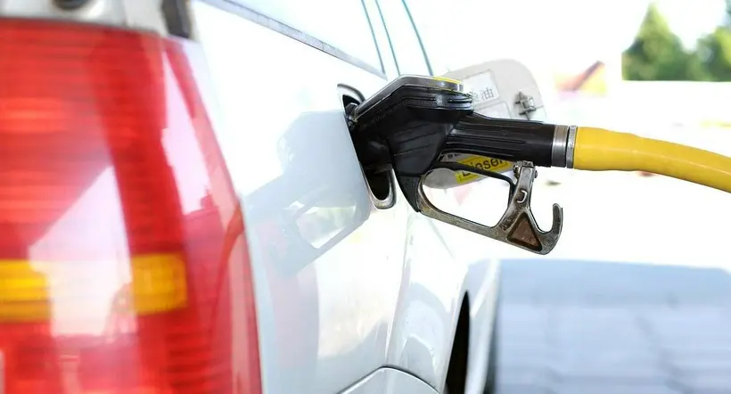 ¿Cuánto aumentaría el precio de la gasolina en Colombia para febrero de 2023?