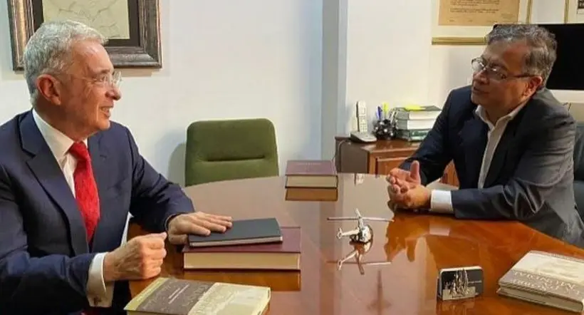 El exsenador Álvaro Uribe y el presidente Gustavo Petro, en uno de sus encuentros.