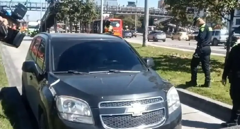 Bogotá hoy: video hombre tranca carril de Transmilenio borracho