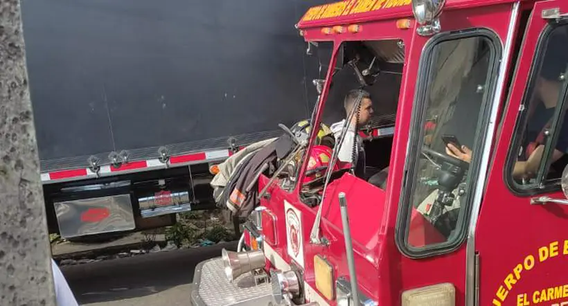 Incendio en Rionegro (Anioquia): carro de bomberos se chocó cuando iba al lugar