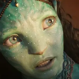 Avatar e investigadora a propósito de las pruebas que se están haciendo con los trajes de la película para diagnosticar enfermedades.