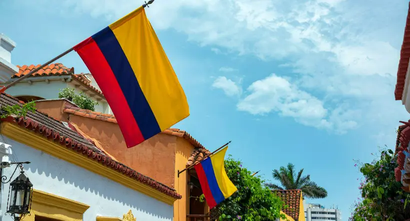 Banderas de Colombia en Cartagena a propósito de los horarios y puntos de concentración del paro del 15 de febrero.