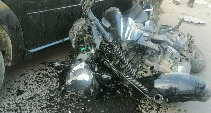 Ibagué: motociclista tuvo grave accidente y lucha por su vida en hospital