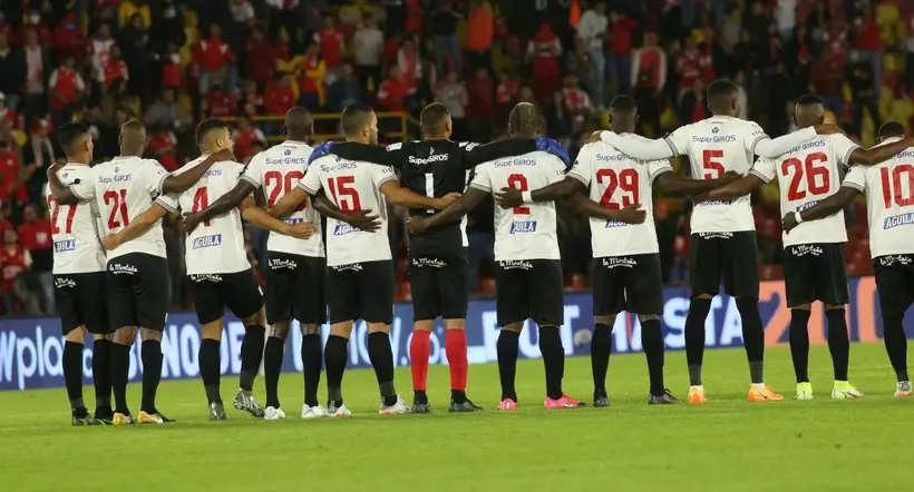 America de Cali players gather before the match against America de Cali match of the Liga Betplay Dimayor at the El Campin stadium in Bogota, Colombia on August 2, 2022. (Photo by Daniel Garzon Herazo/NurPhoto)