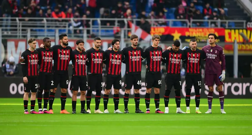 MILAN, ITALY - JANUARY 29: AC Milan players look on prior to the Serie A match between AC MIlan and US Sassuolo at Stadio Giuseppe Meazza on January 29, 2023 in Milan, Italy. (Photo by Andrea Bruno Diodato/DeFodi Images via Getty Images)