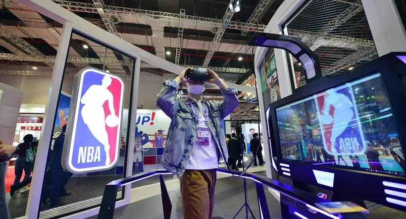 La poderosa empresa de tecnología amplió su asociación con la NBA y la WNBA para que algunos juegos puedan verse con las gafas VR Meta Quest.