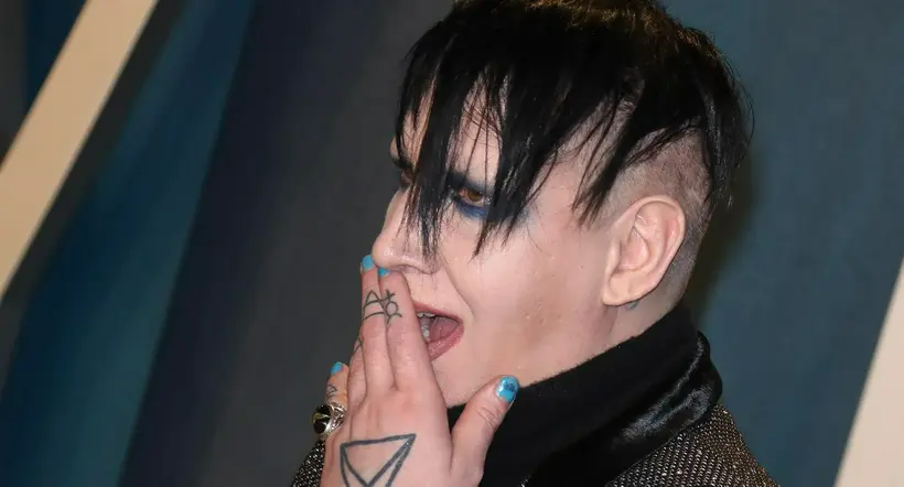 Marilyn Manson es denunciado por haber abusado de una menor de edad en 1995 cuando él iniciaba su carrera musical. 