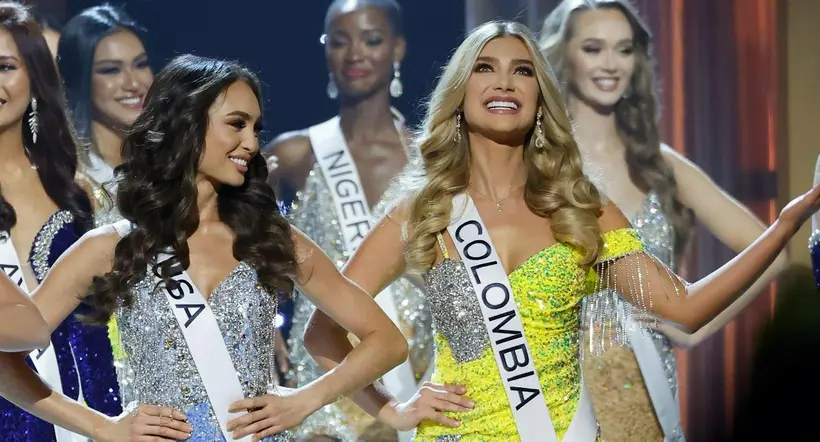 Miss Universo, R'Bonney Gabriel, y Miss Colombia, Maria Fernanda Aristizábal, que respondió sobre 'fraude' en Miss Universo y que Miss Universo no era su ganadora.
