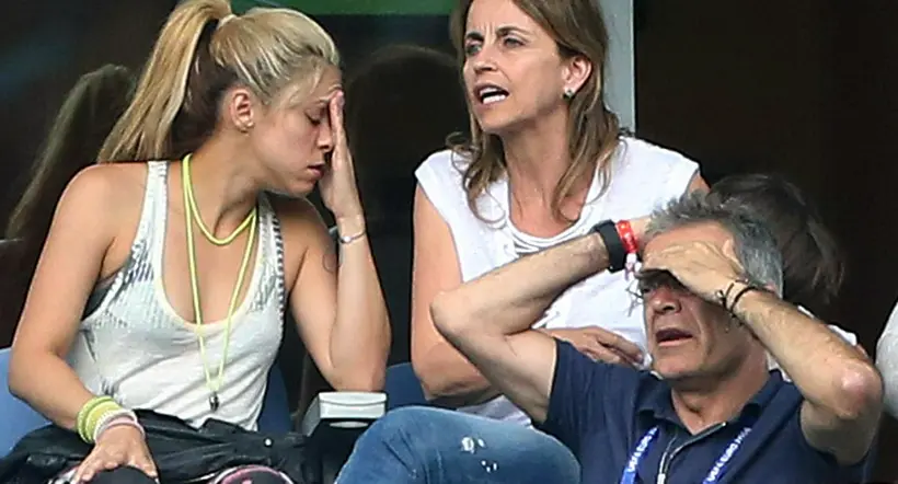  Montserrat Bernabéu y Joan Piqué, los padres de Gerard Piqué estarían hartos de las fiesta de su vecina, Shakira, y podrían mudarse de casa. 