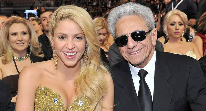 Shakira recordó en una entrevista cómo le confesó a su papá, William Mebarak, que se había enamorado de su vecino Óscar Pardo a sus 12 años. 