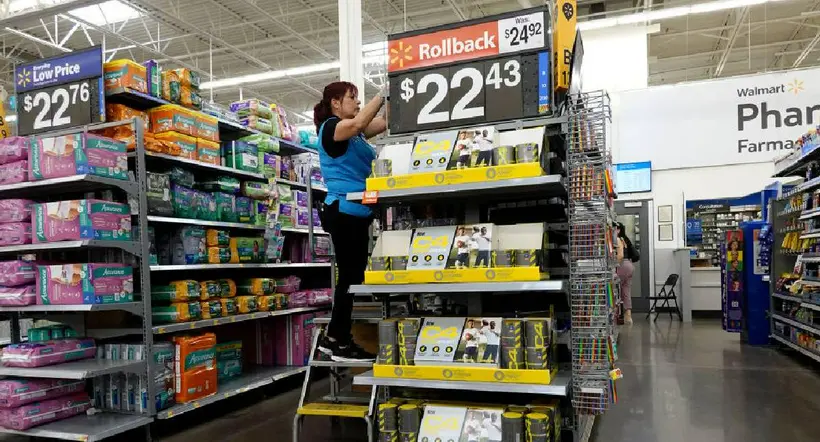 Foto de tienda Walmart a propósito de incremento en sueldos en EE. UU.