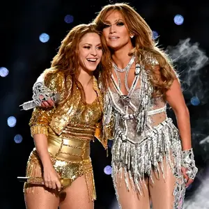 Shakira y Jennifer Lopez en Super Bowl, en nota sobre por qué cantante no quiso cantar con ellas