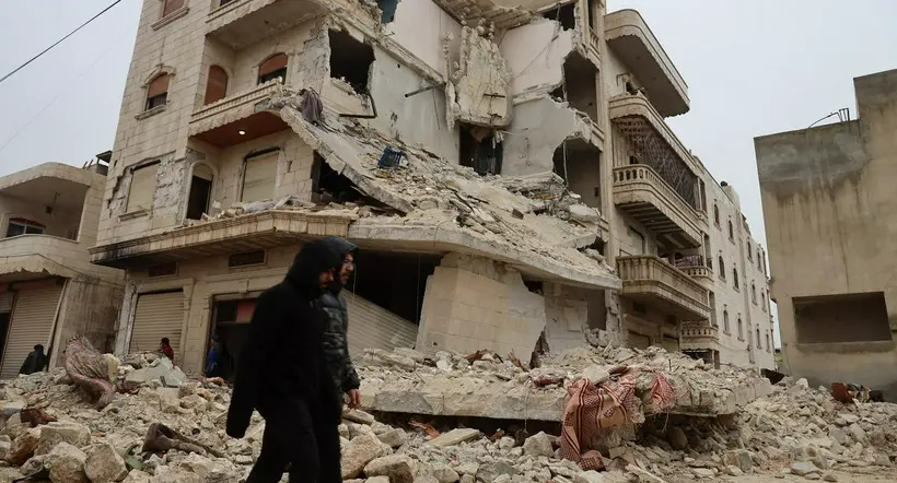 Son más de 1.200 los muertos por terremoto que sacudió a Turquía y Siria