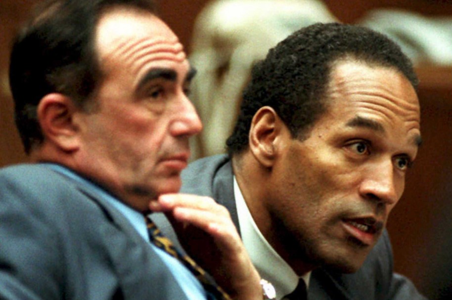 Attorney Robert Shapiro (L) and O.J. Simpson listen as Simpson's friend Rosie Grier testifies 09 December 1994 during a hearing in the Simpson murder case in Los Angeles. Grier said talks he had while visiting Simpson in jail were confidential since he acted as Simpson's minister. Sheriff's deputies reported to Judge Lance Ito they overheard portions of Grier's conversations with Simpson.  / AFP / POOL / LOIS BERNSTIEN
