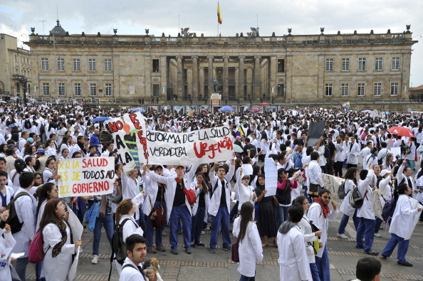 BOGOTA, COLOMBIA - OCTOBER 29:  Doctors, health workers, students and patients march in downtown Bogota to protest against a Health reform proposed by the government of Juan Manuel Santos on October 29, 2013 in Bogota, Colombia. (Photo by Gal Schweizer/LatinContent/Getty Images)