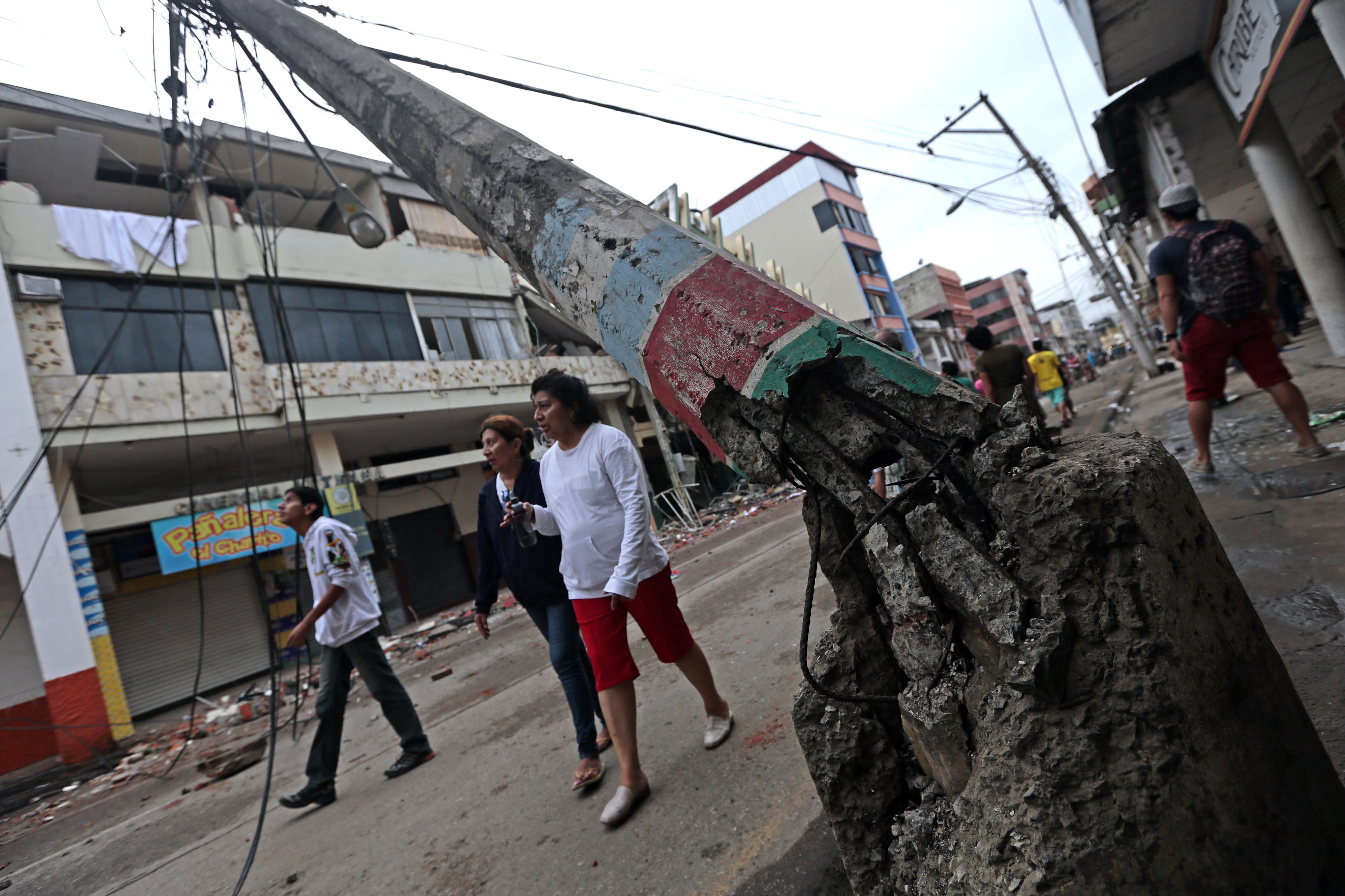Imágenes y videos impresionantes sobre terremoto en Ecuador