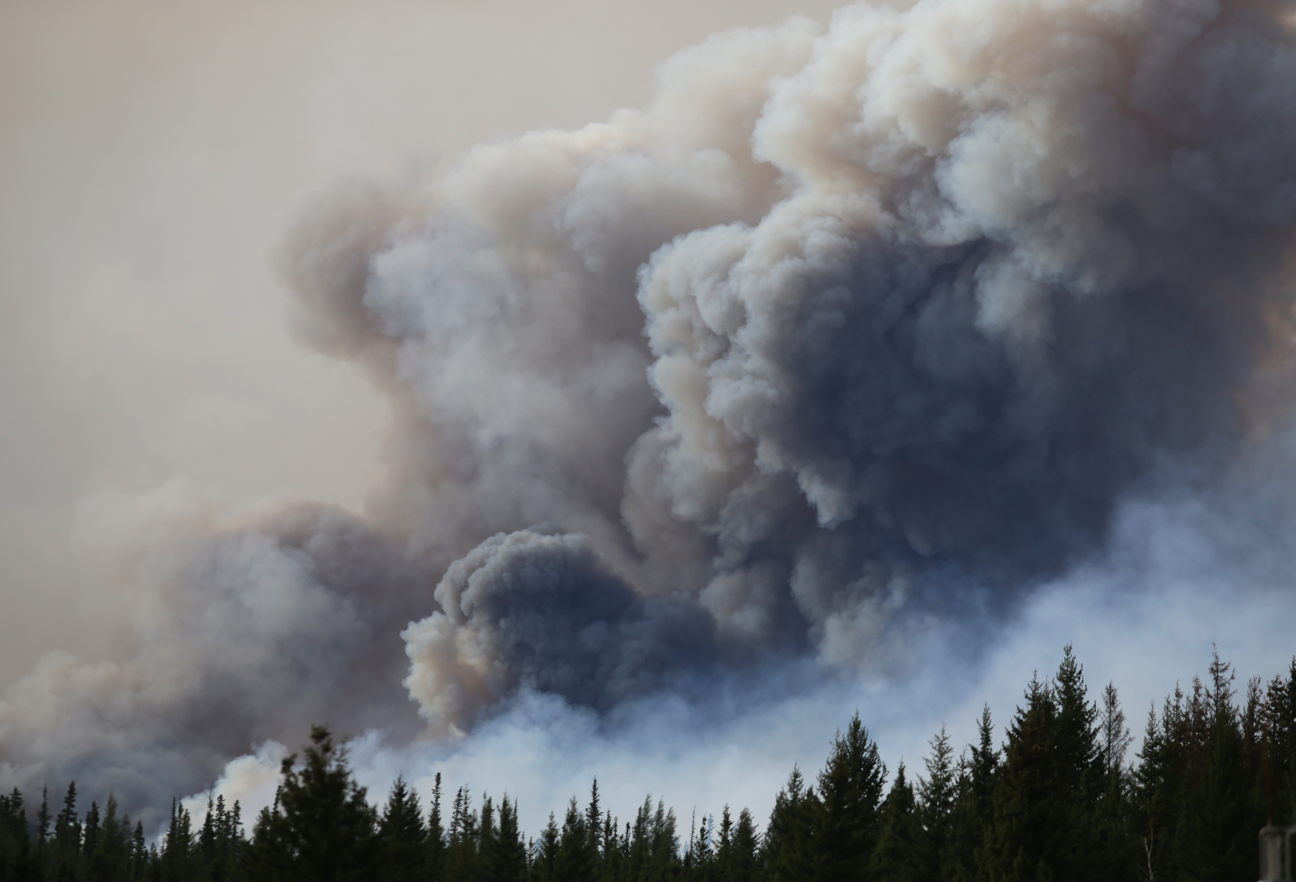 CANADA-FORESTFIRES-FIRE-FORESTS-OIL-EVACUATION-emergency