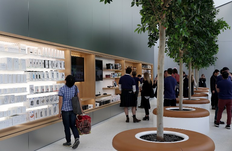 SAN FRANCISCO, CA - MAY 19: Members of media tour the "Genius Grove" during a press preview of the new flagship Apple Store on May 19, 2016 in San Francisco, California. Apple is preparing to open its newest flagship store in San Francisco's Union Square on Saturday May 21. The new store features new design elements as well as community programs including the "genius grove" where where customers can get support under a canopy of local trees and "the plaza" a public space that will be open 24 hour a day. Visitors will enter the store through 42-foot tall sliding glass doors. Justin Sullivan/Getty Images/AFP