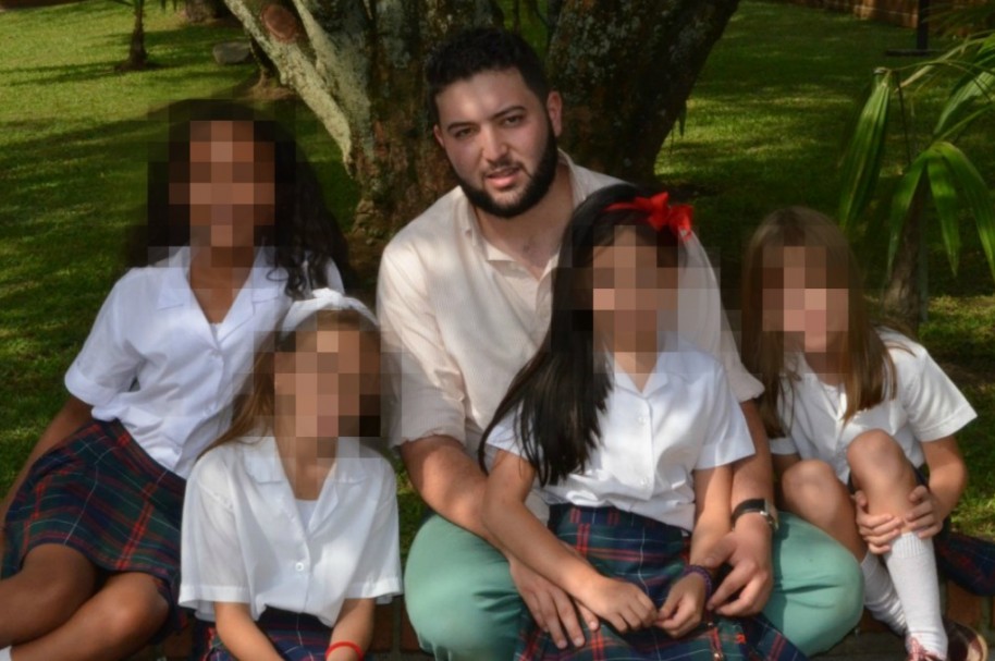 El hombre capturado junto a niñas del Gimnasio Los Pinares, de Medellín