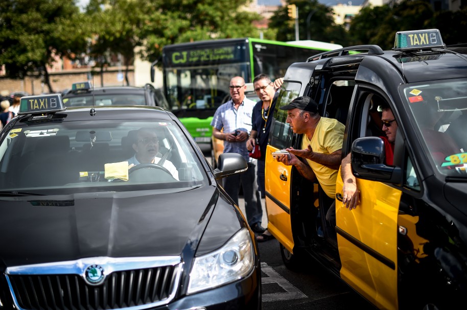 Taxis discutiendo - pulzo.com