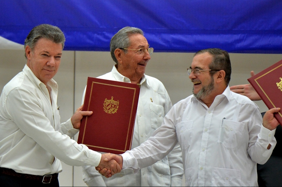 Juan Manuel Santos, presidente de Colombia, y alias ‘Timochenko’ , jefe de las Farc..